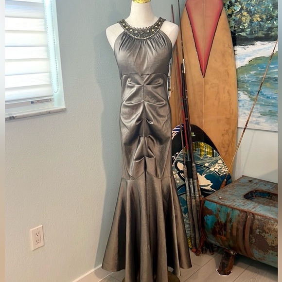R & M Richards Dresses & Skirts - NWT R&M Richards,Stunning Mermaid Ruched Gown,Instantly Slimming,Perfect,Size 14